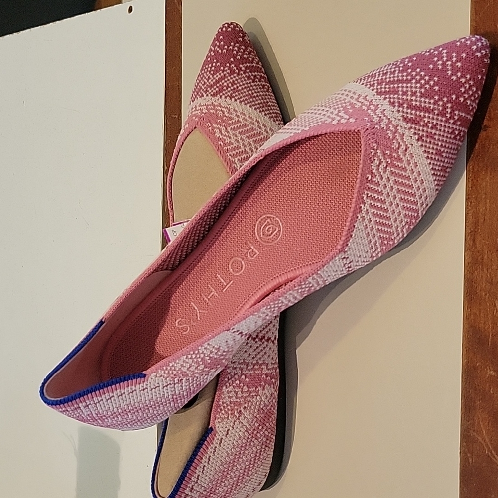Rothy's Ltd edition pink point breast cancer awareness